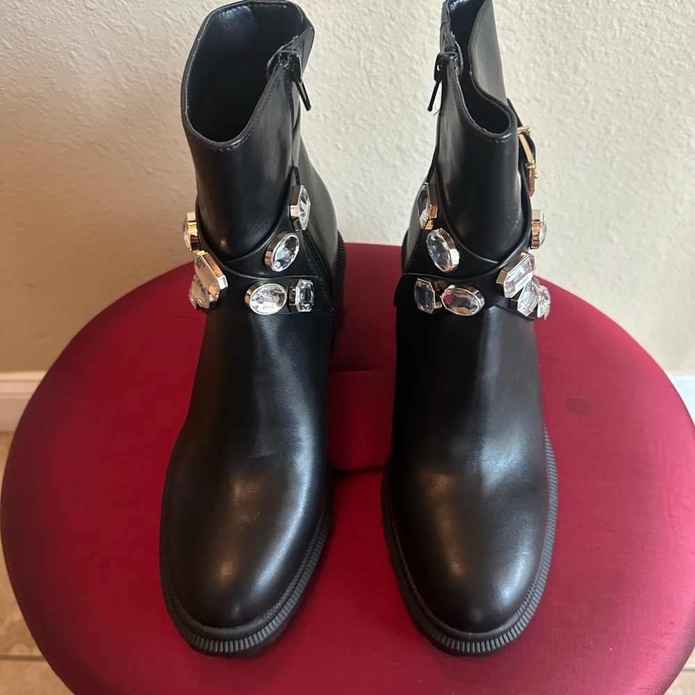 NIB 10M I•N•C black oval toe side zip criss cross rhinestone lug boots